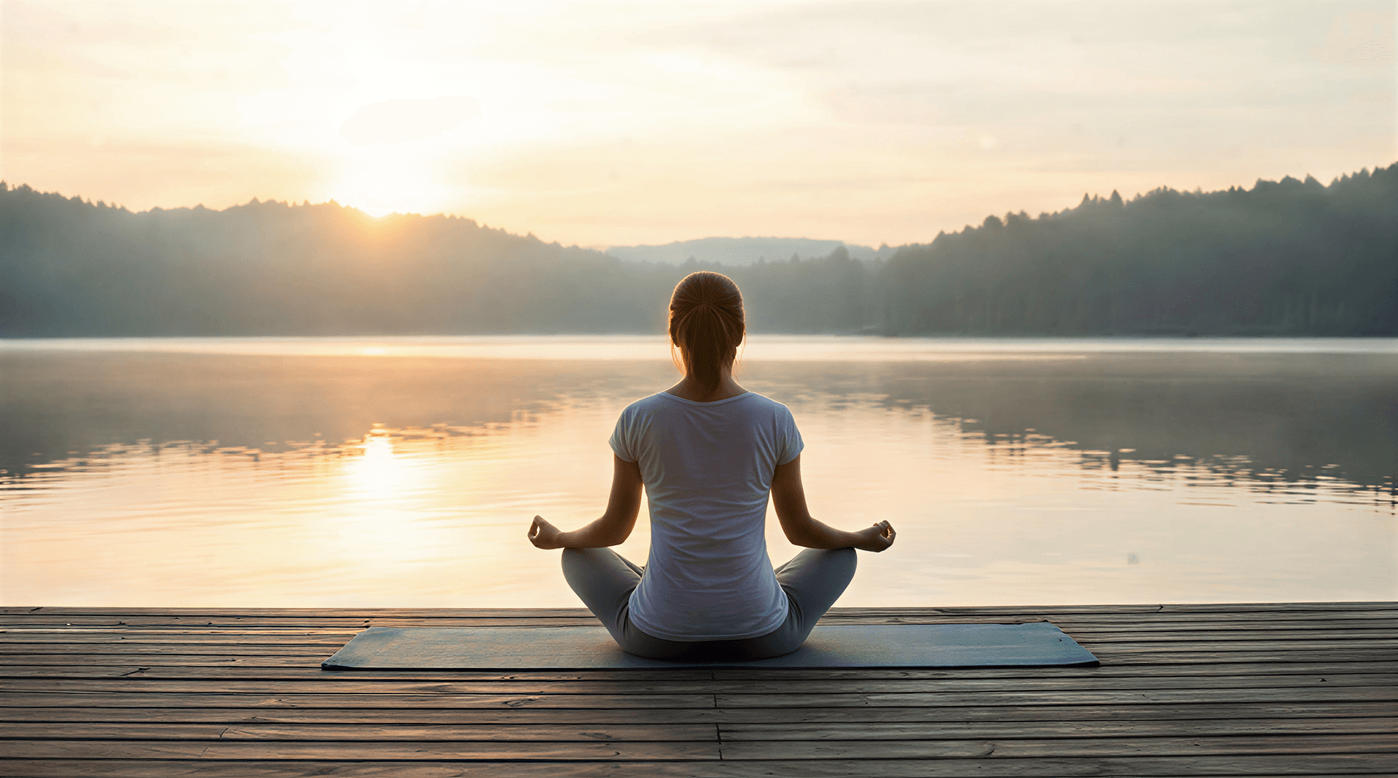 Дихателни практики - жена практикува дихателни упражнения